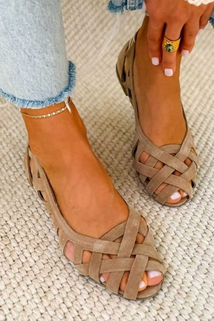 Riviera | Open-toe flat sandals with crossover straps