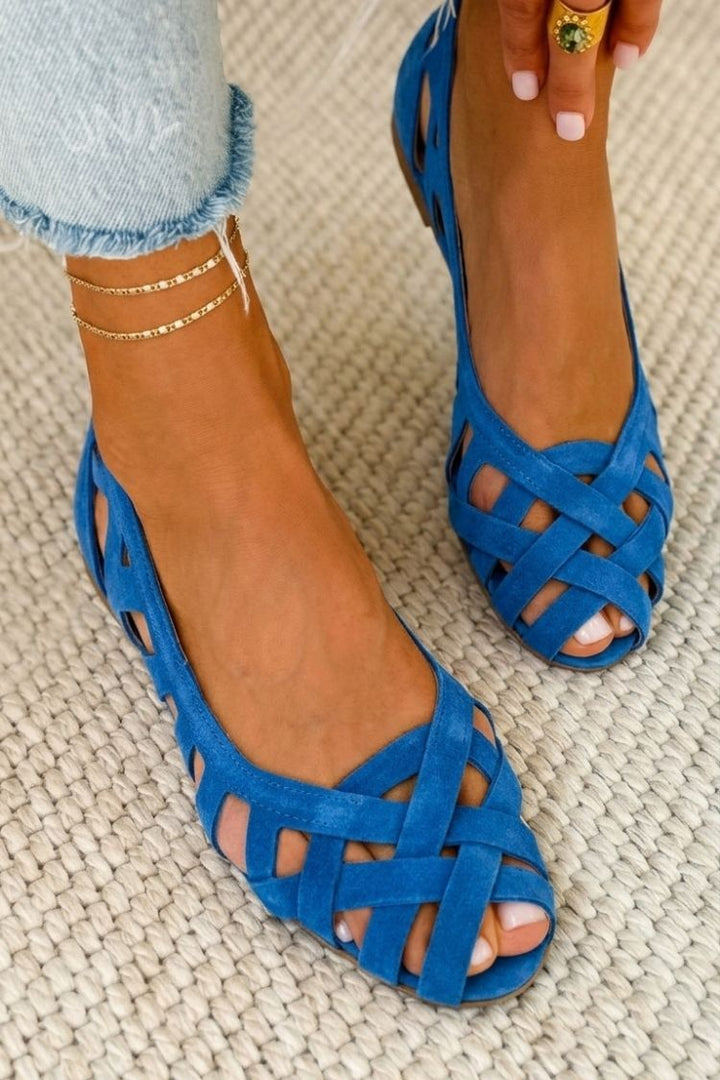 Riviera | Open-toe flat sandals with crossover straps